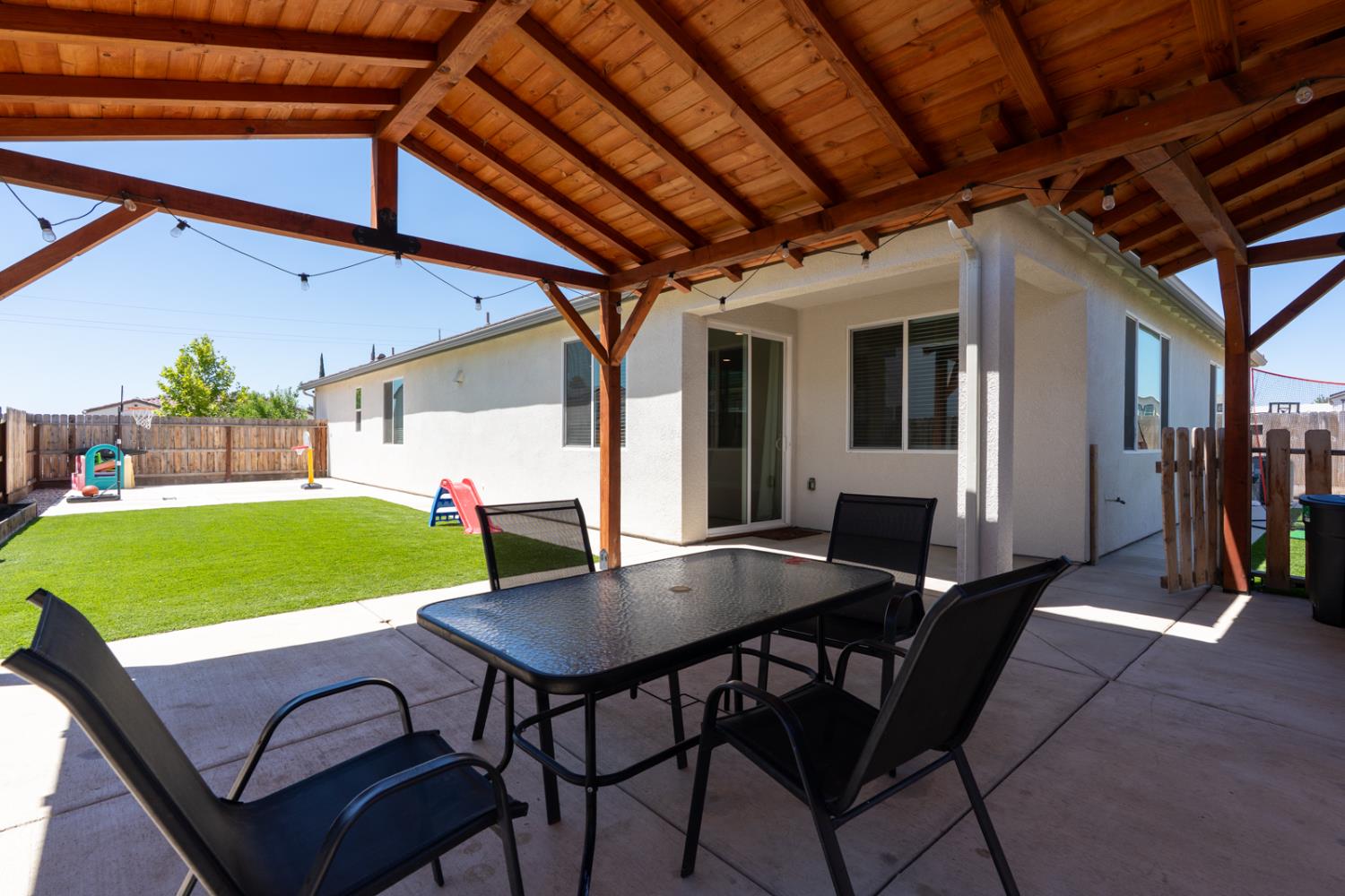 Detail Gallery Image 34 of 46 For 2040 Edwards St, Los Banos,  CA 93635 - 4 Beds | 3 Baths