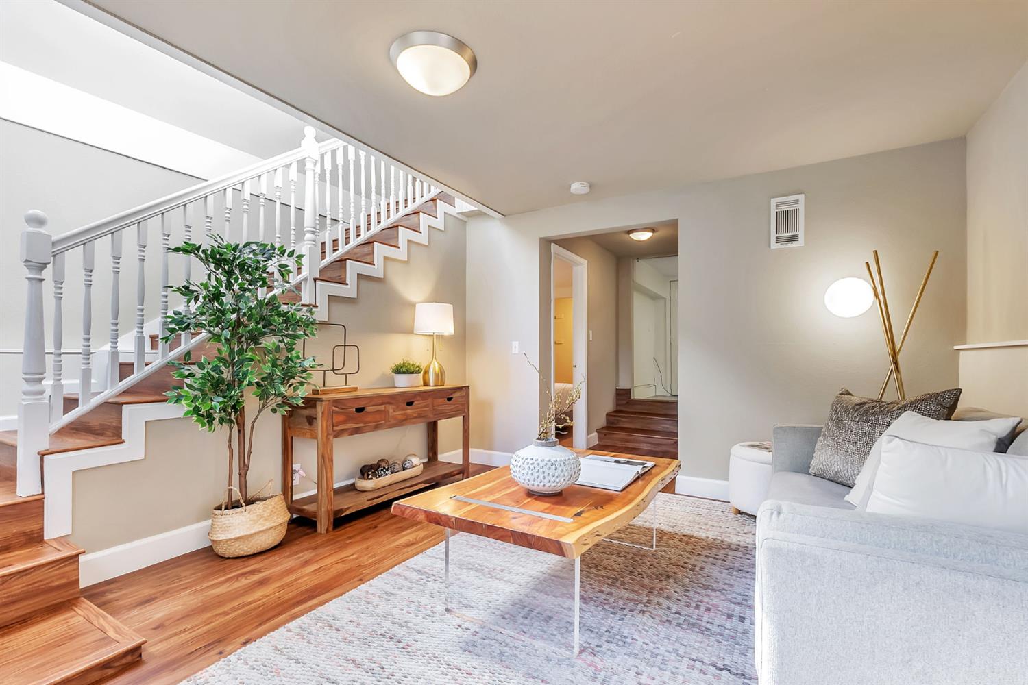 Detail Gallery Image 10 of 39 For 964 61st St, Oakland,  CA 94608 - 3 Beds | 2/1 Baths