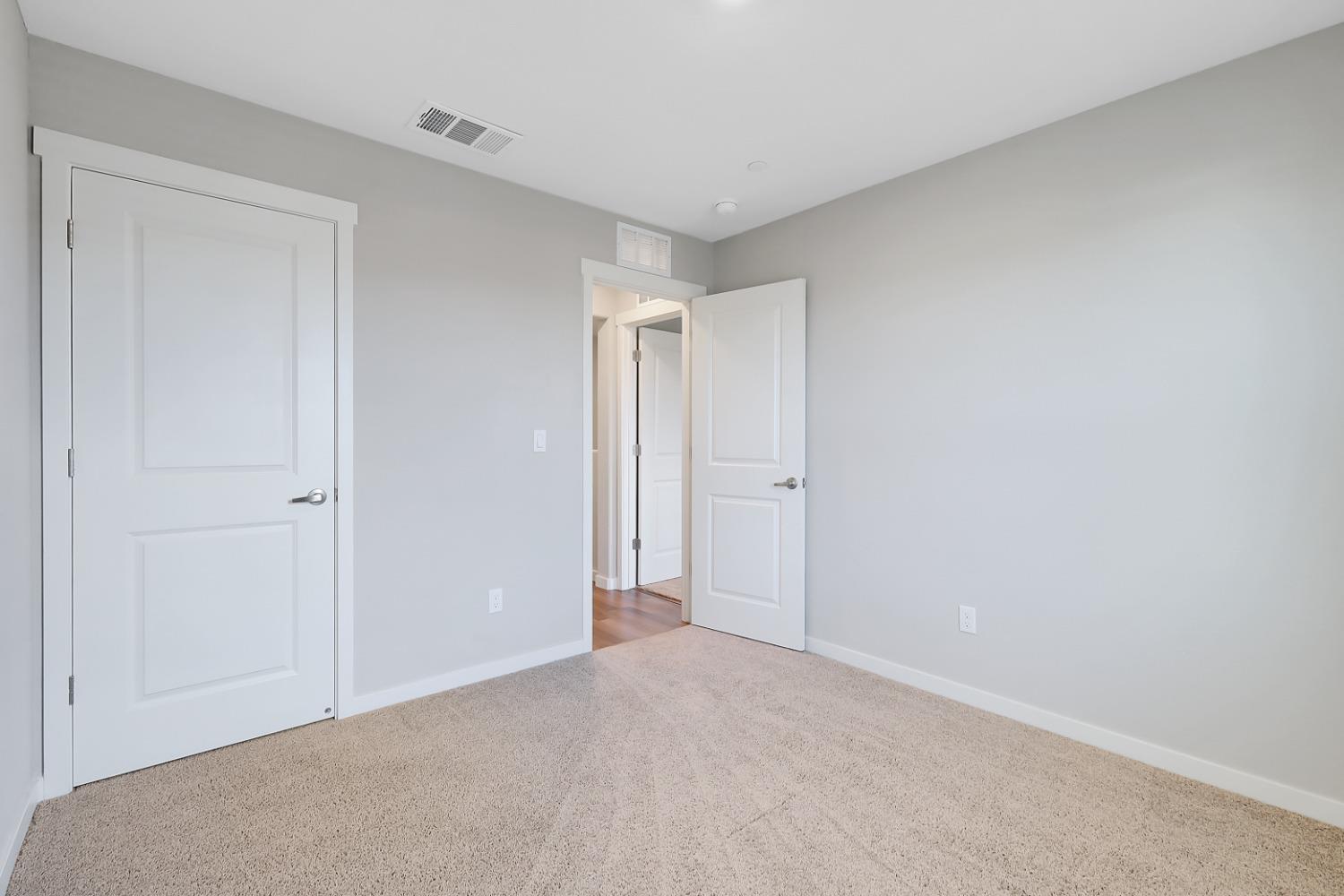 Detail Gallery Image 19 of 34 For 4089 Southampton St, West Sacramento,  CA 95691 - 3 Beds | 2/1 Baths