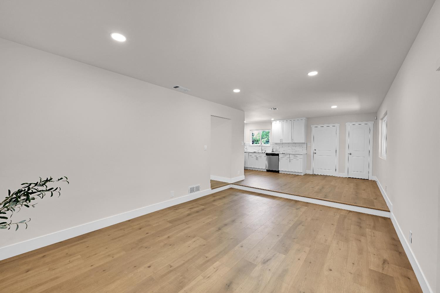 Detail Gallery Image 15 of 38 For 6608 Heatherwood Way, Sacramento,  CA 95831 - 3 Beds | 2 Baths