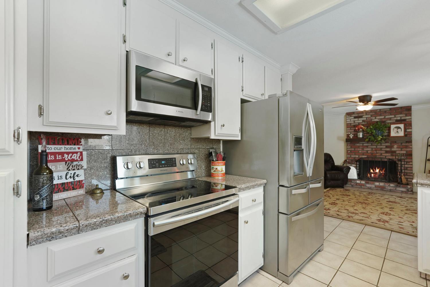 Detail Gallery Image 19 of 52 For 2457 Rockingham Cir, Lodi,  CA 95242 - 4 Beds | 2/1 Baths