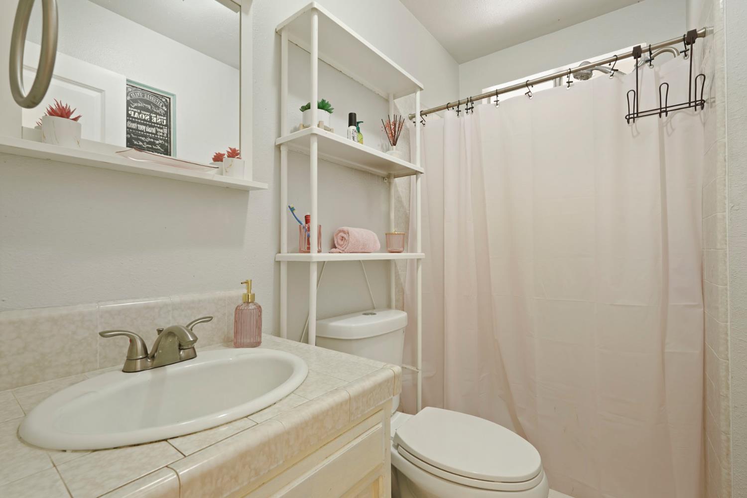 Detail Gallery Image 20 of 41 For 306 E Elise Ct, Modesto,  CA 95350 - 4 Beds | 3 Baths