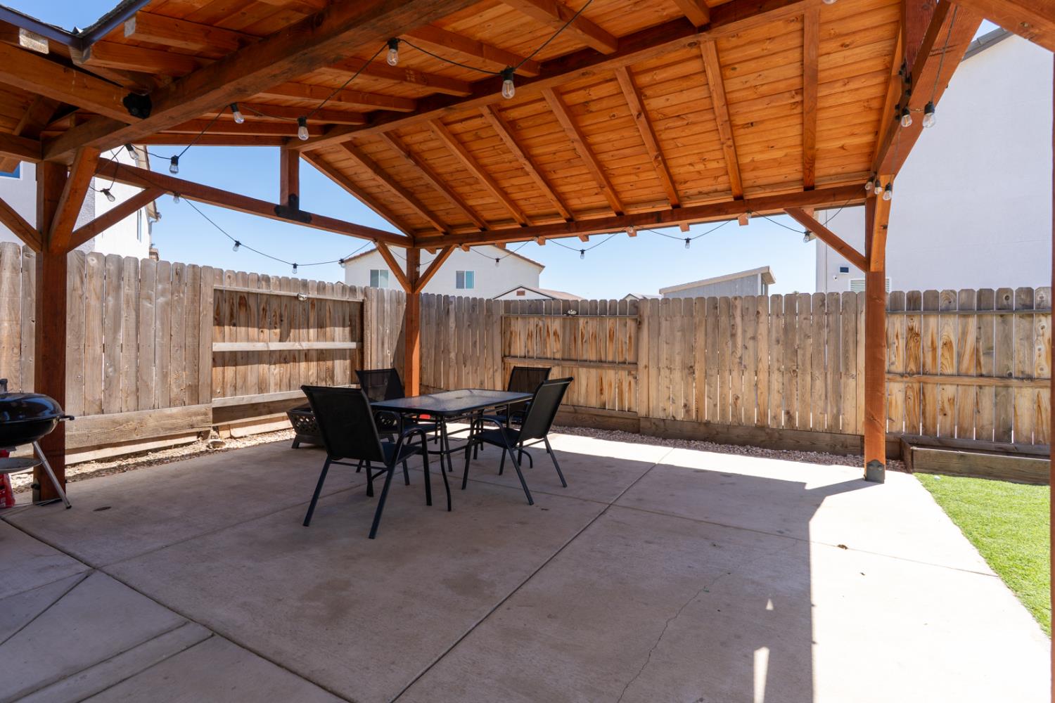 Detail Gallery Image 33 of 46 For 2040 Edwards St, Los Banos,  CA 93635 - 4 Beds | 3 Baths