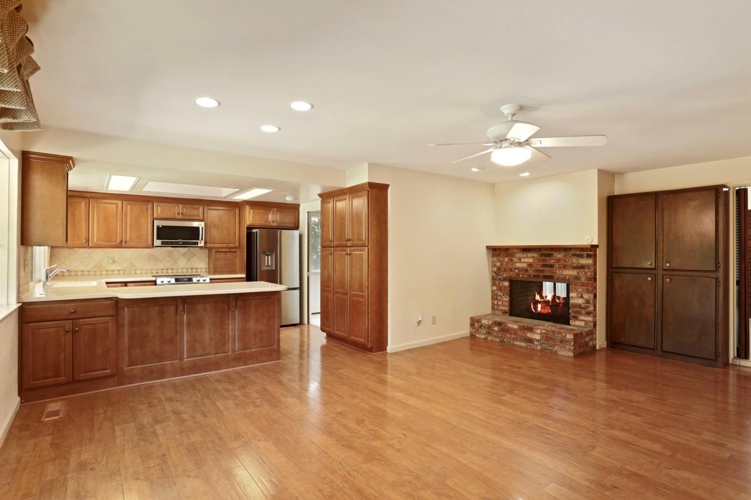 Detail Gallery Image 23 of 66 For 241 Charlemagne Way, Modesto,  CA 95350 - 4 Beds | 2 Baths