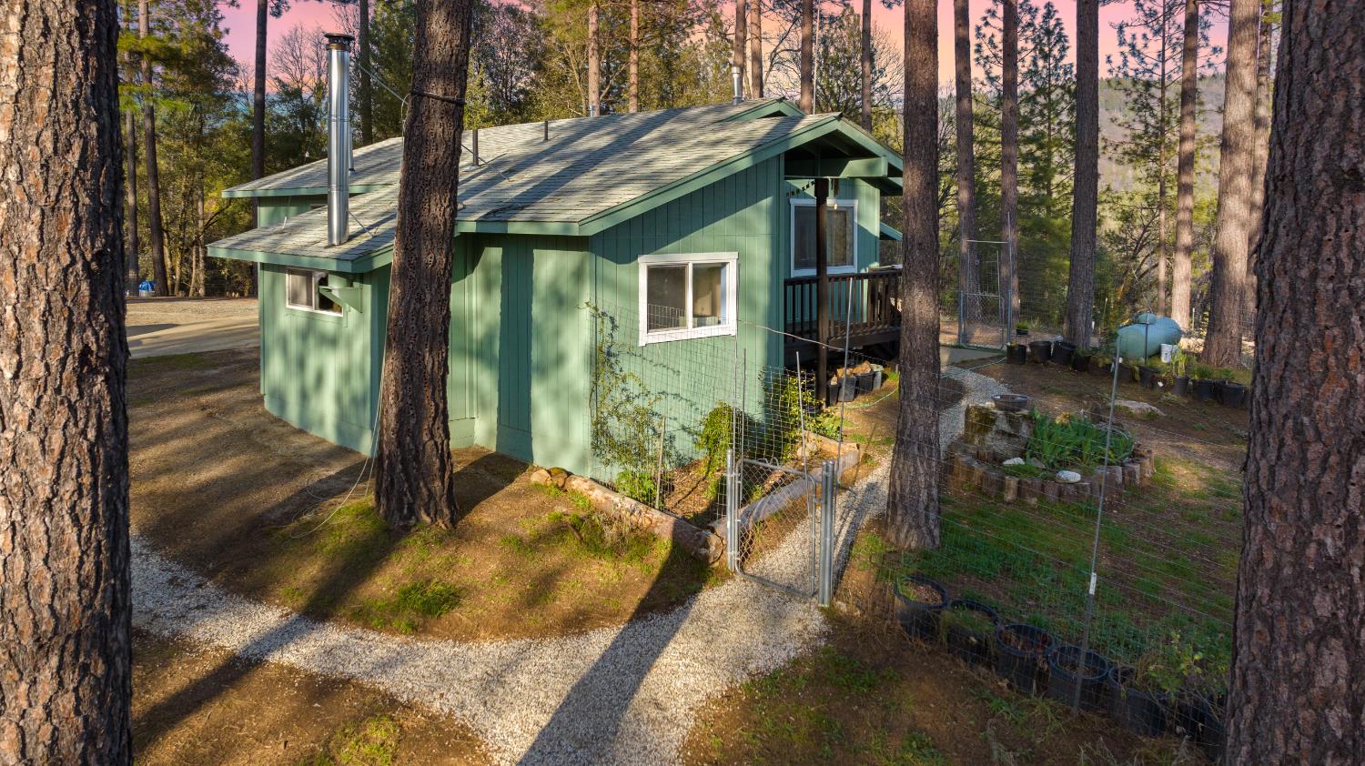 Detail Gallery Image 9 of 87 For 15528 Ca-49, Camptonville,  CA 95922 - 1 Beds | 2 Baths