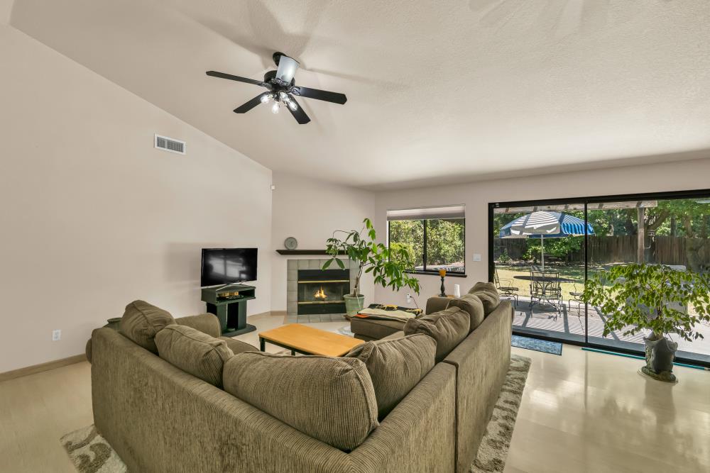 Detail Gallery Image 19 of 59 For 7527 Island Way, Sacramento,  CA 95831 - 3 Beds | 2 Baths