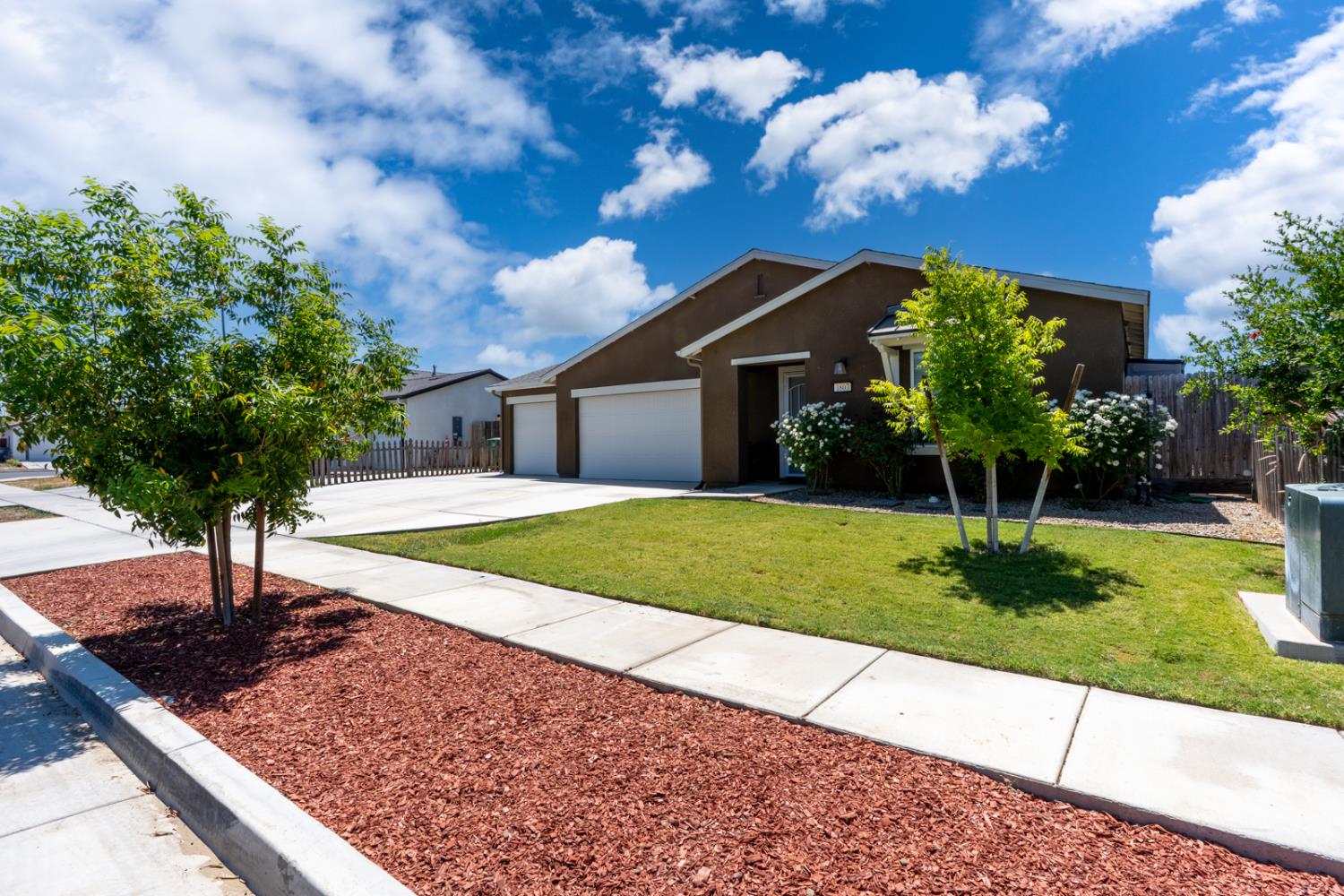 Detail Gallery Image 7 of 58 For 1807 Patricia Ct, Los Banos,  CA 93635 - 4 Beds | 3 Baths