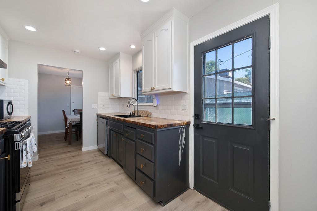 Detail Gallery Image 6 of 27 For 6404 Longdale Dr, North Highlands,  CA 95660 - 3 Beds | 1 Baths