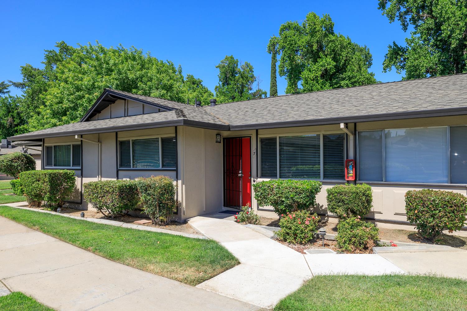 Detail Gallery Image 1 of 26 For 215 Floyd Ave #7,  Modesto,  CA 95350 - 1 Beds | 1 Baths