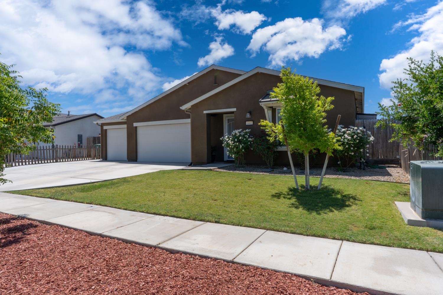 Detail Gallery Image 9 of 58 For 1807 Patricia Ct, Los Banos,  CA 93635 - 4 Beds | 3 Baths