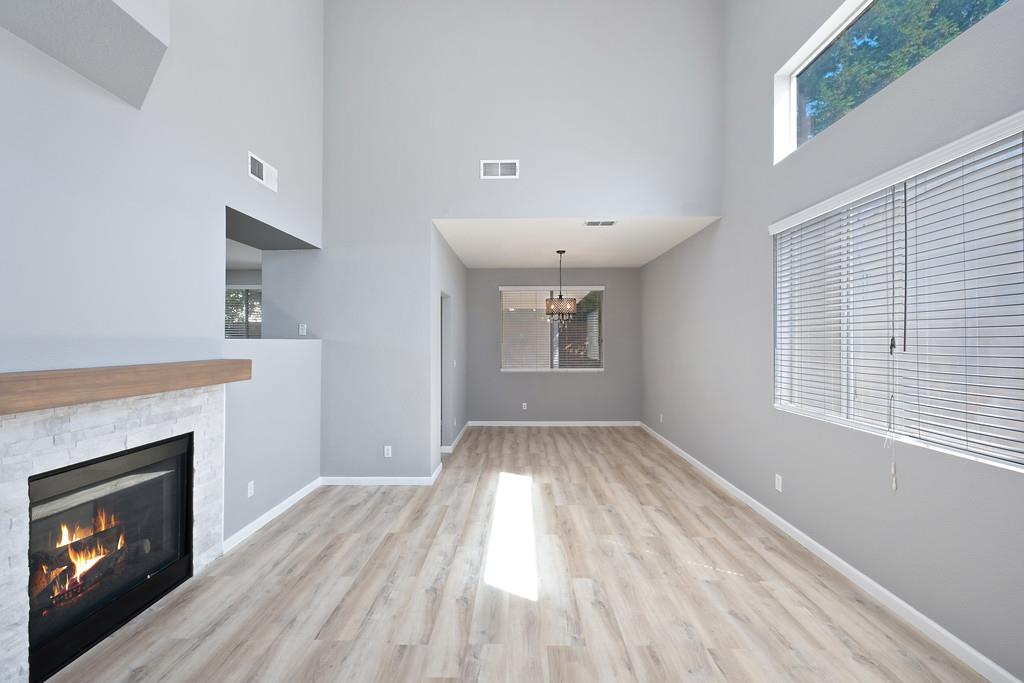 Detail Gallery Image 13 of 47 For 5512 Deepdale Way, Elk Grove,  CA 95758 - 4 Beds | 2/1 Baths