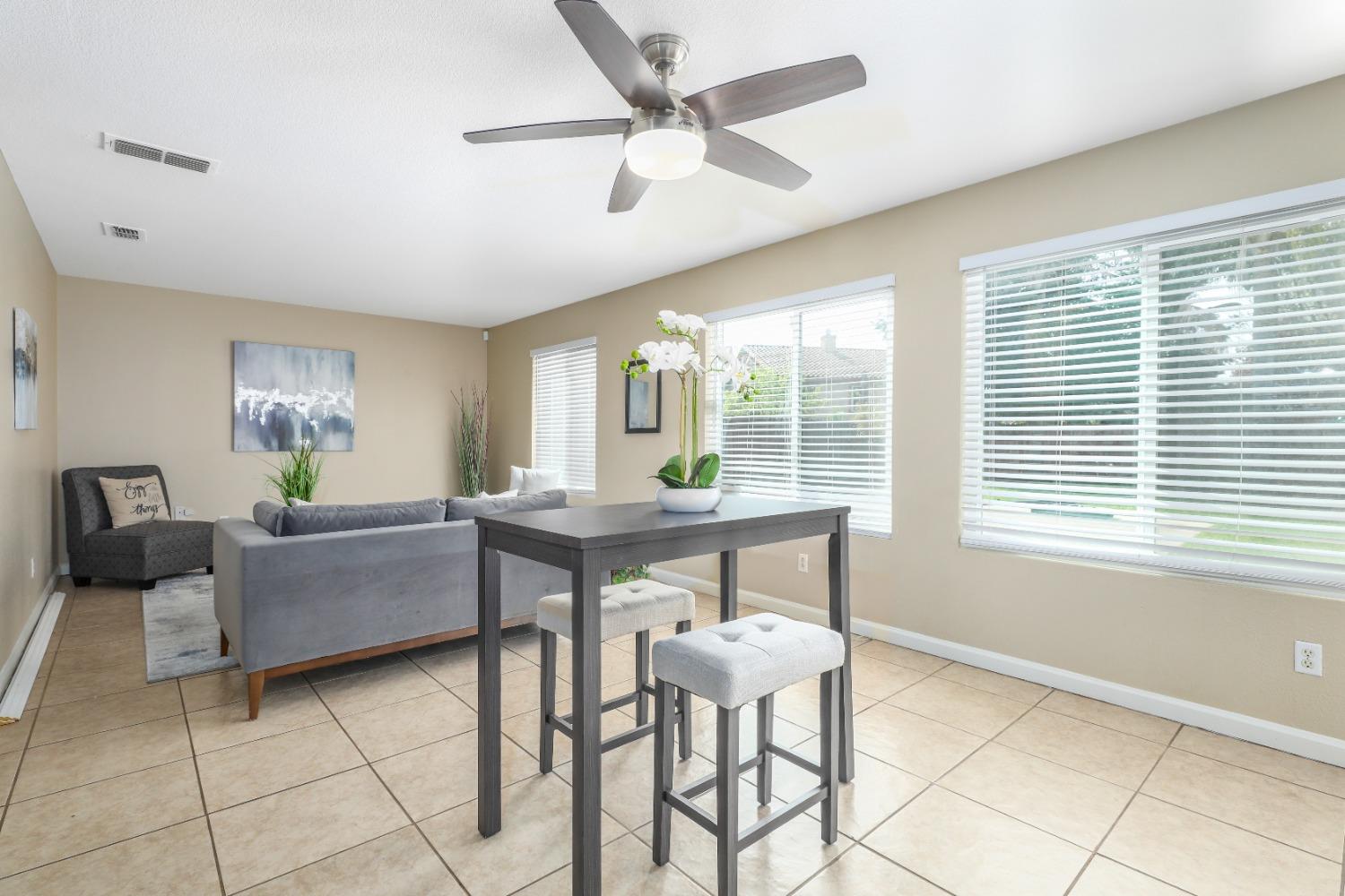 Detail Gallery Image 8 of 44 For 3355 Calla Lily Way, Sacramento,  CA 95833 - 5 Beds | 2/1 Baths