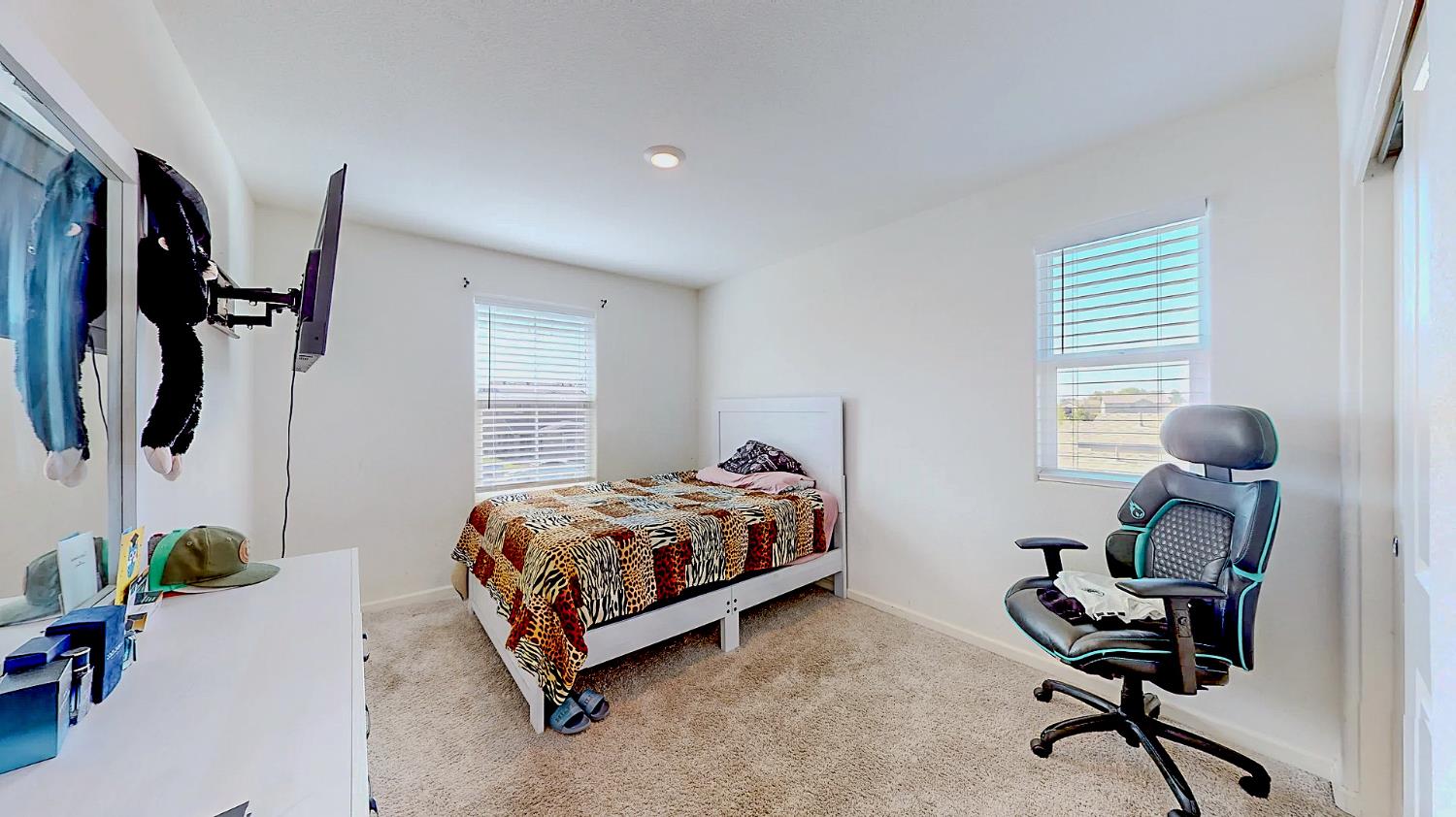 Detail Gallery Image 13 of 21 For 1775 Tomaso Ct, Los Banos,  CA 93635 - 5 Beds | 3 Baths