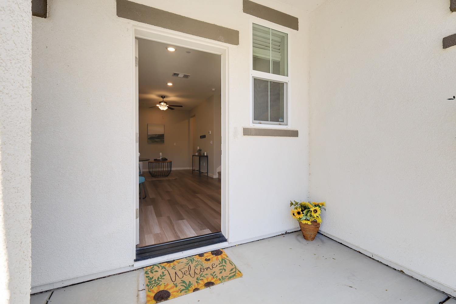 Detail Gallery Image 6 of 34 For 4089 Southampton St, West Sacramento,  CA 95691 - 3 Beds | 2/1 Baths