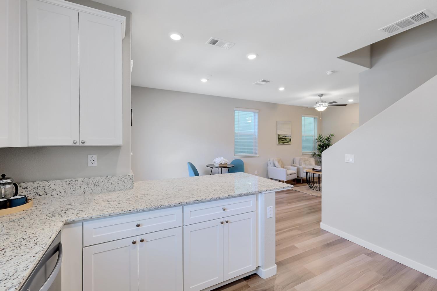 Detail Gallery Image 14 of 34 For 4089 Southampton St, West Sacramento,  CA 95691 - 3 Beds | 2/1 Baths