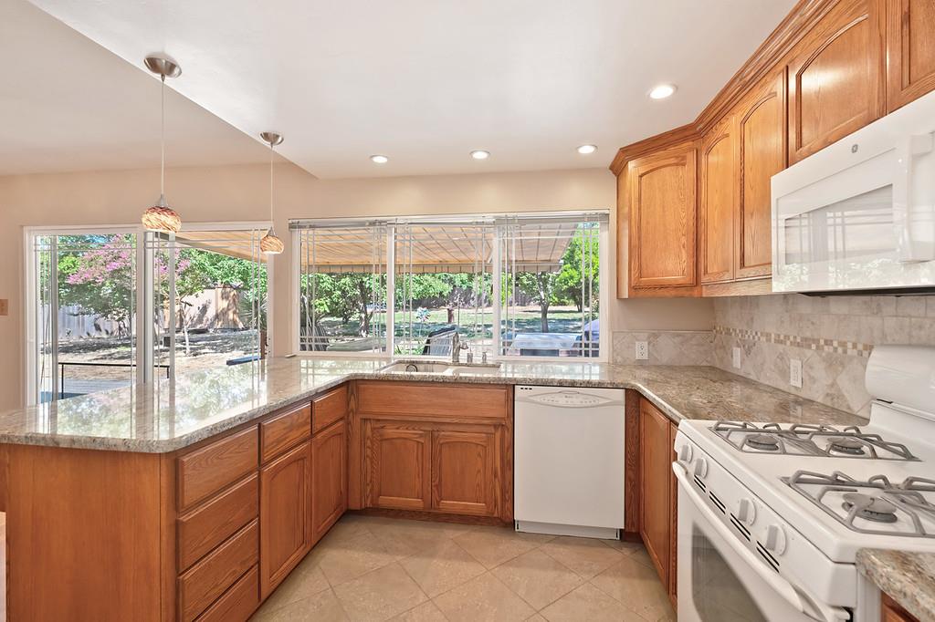 Detail Gallery Image 15 of 34 For 8105 Highwood Way, Orangevale,  CA 95662 - 3 Beds | 2 Baths