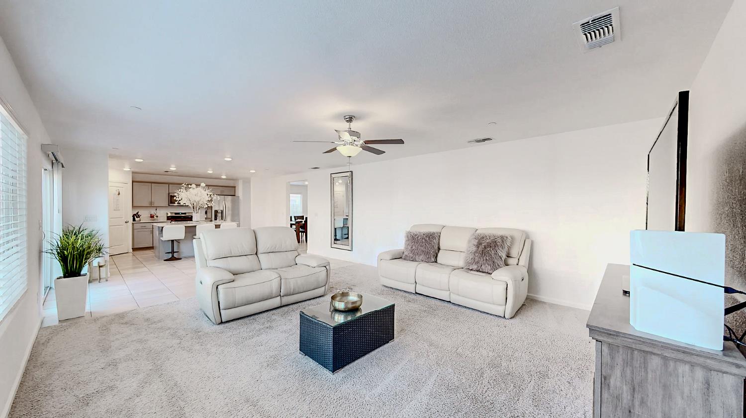 Detail Gallery Image 6 of 21 For 1775 Tomaso Ct, Los Banos,  CA 93635 - 5 Beds | 3 Baths