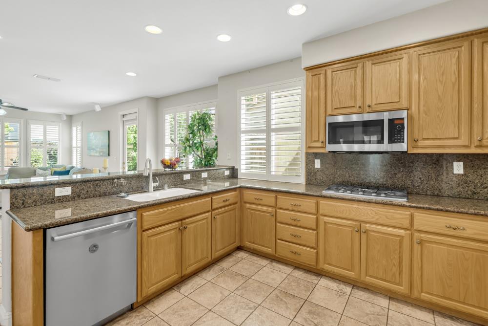 Detail Gallery Image 25 of 60 For 200 Orrington Cir, Sacramento,  CA 95835 - 4 Beds | 3/1 Baths
