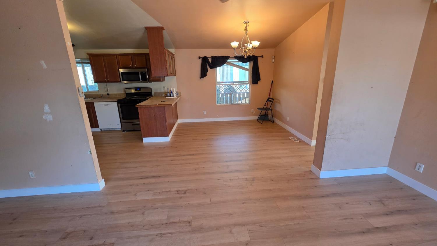 Detail Gallery Image 8 of 18 For 131 Klamath, Pittsburg,  CA 94565 - 3 Beds | 2 Baths