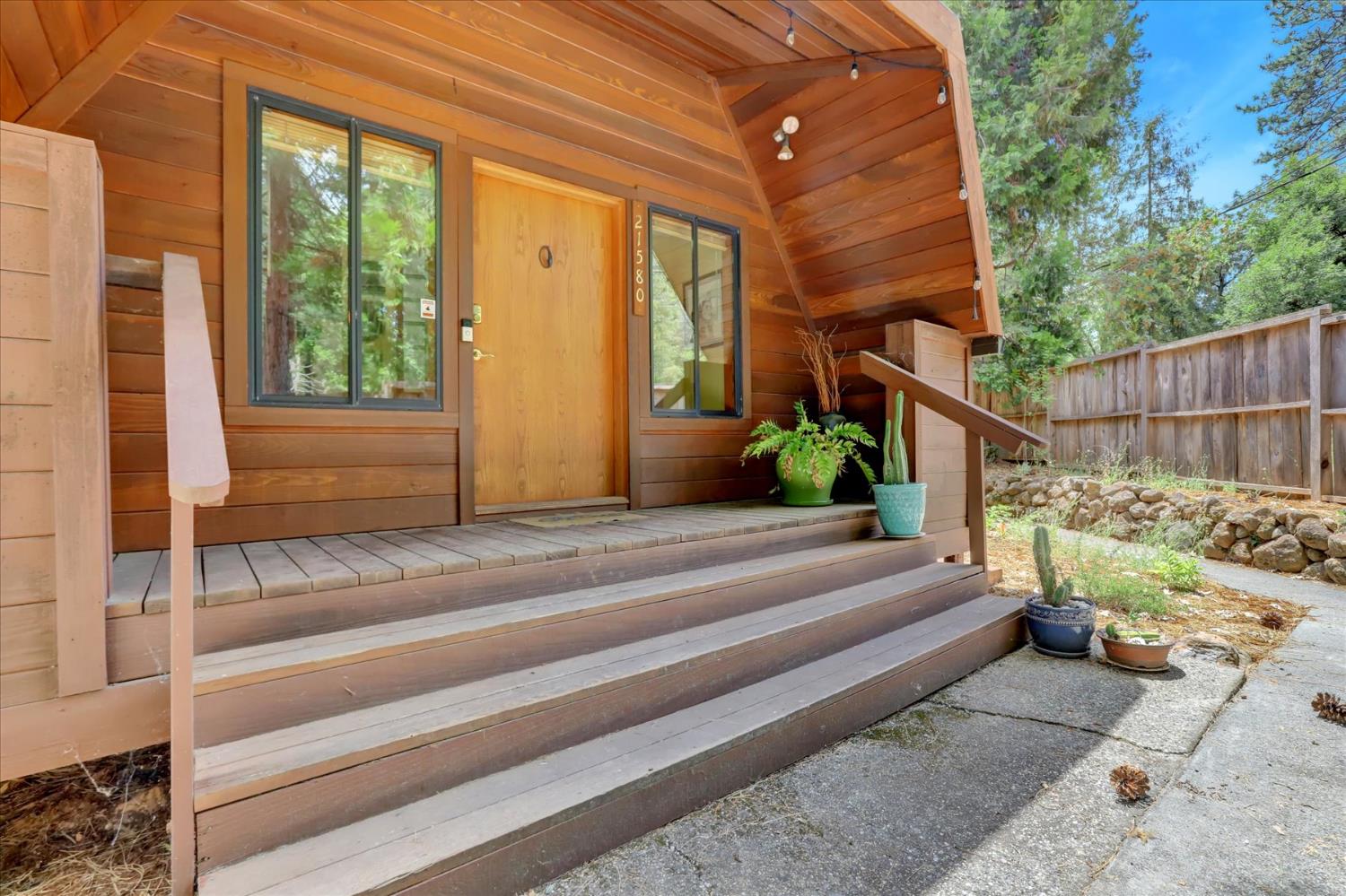 Detail Gallery Image 8 of 58 For 21580 Rambling Rd, Grass Valley,  CA 95945 - 3 Beds | 3 Baths