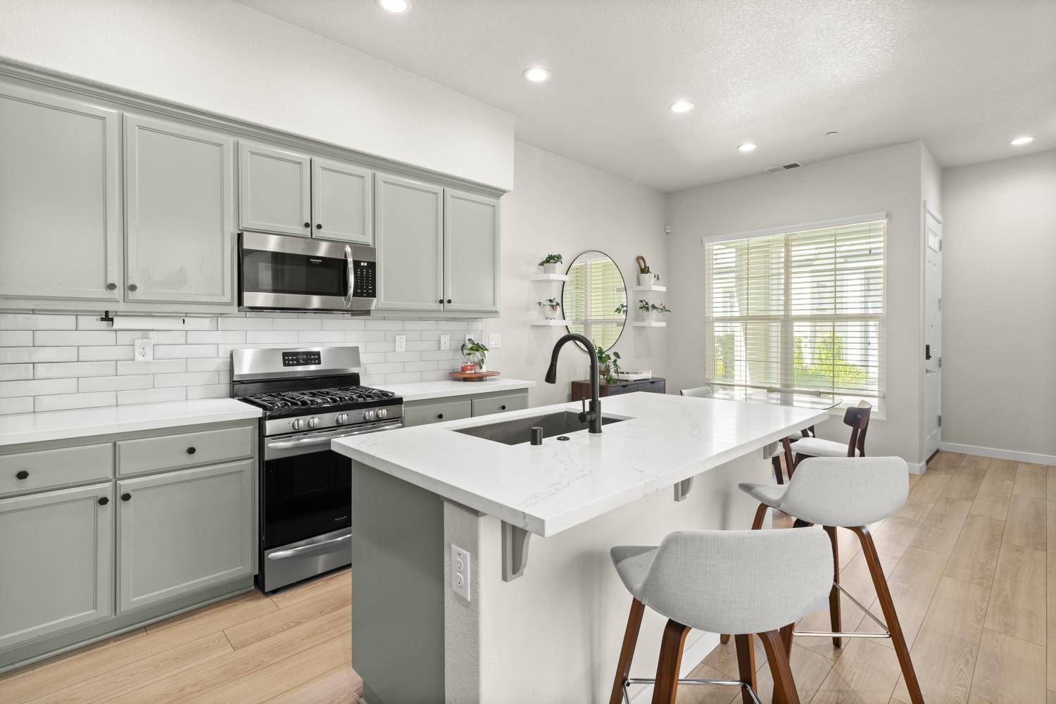 Detail Gallery Image 8 of 28 For 3286 Owl Ct, West Sacramento,  CA 95691 - 3 Beds | 2/1 Baths