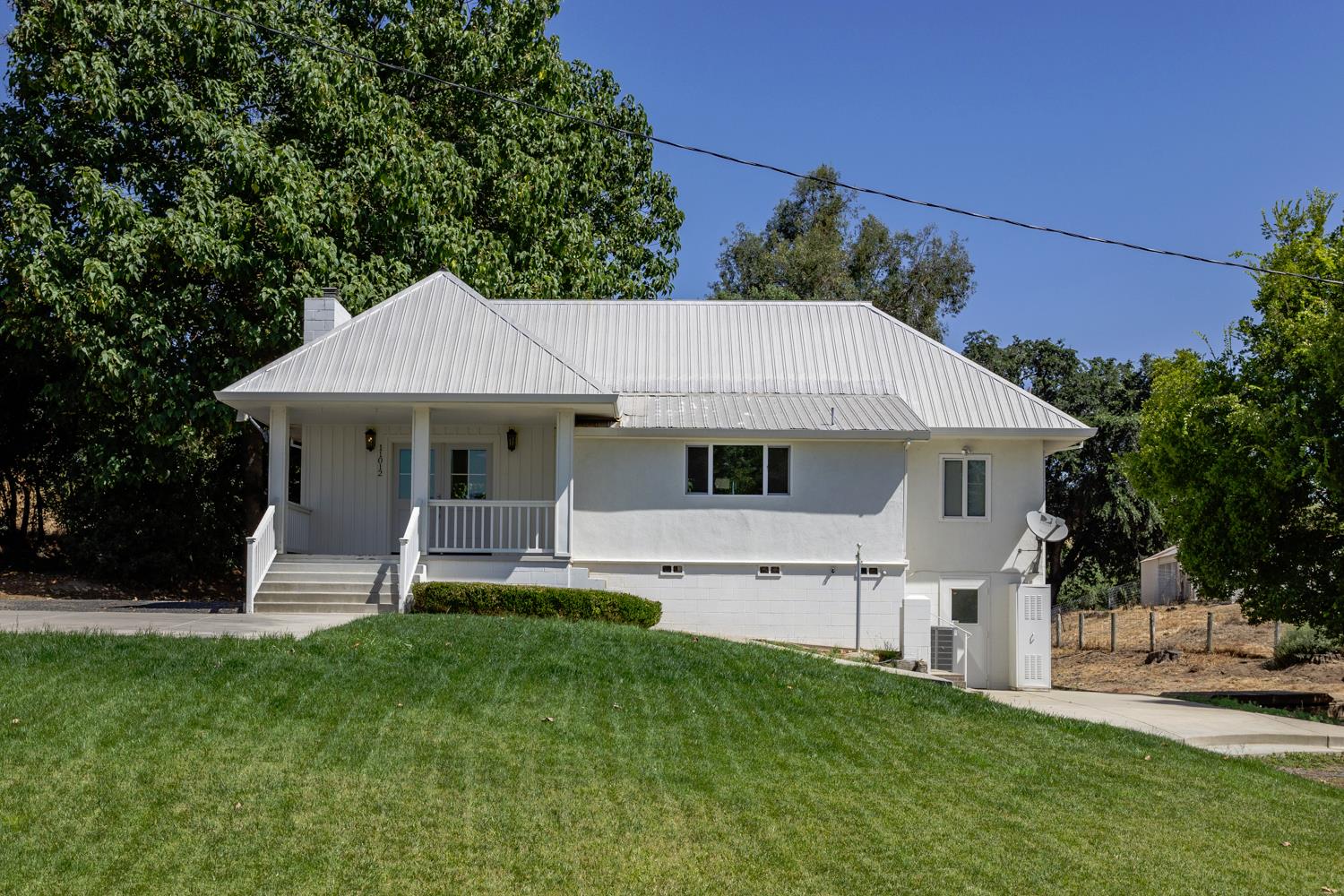Detail Gallery Image 1 of 49 For 11012 Olive Rd, Oakdale,  CA 95361 - 3 Beds | 2 Baths