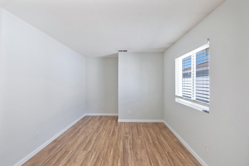 Detail Gallery Image 30 of 47 For 5512 Deepdale Way, Elk Grove,  CA 95758 - 4 Beds | 2/1 Baths
