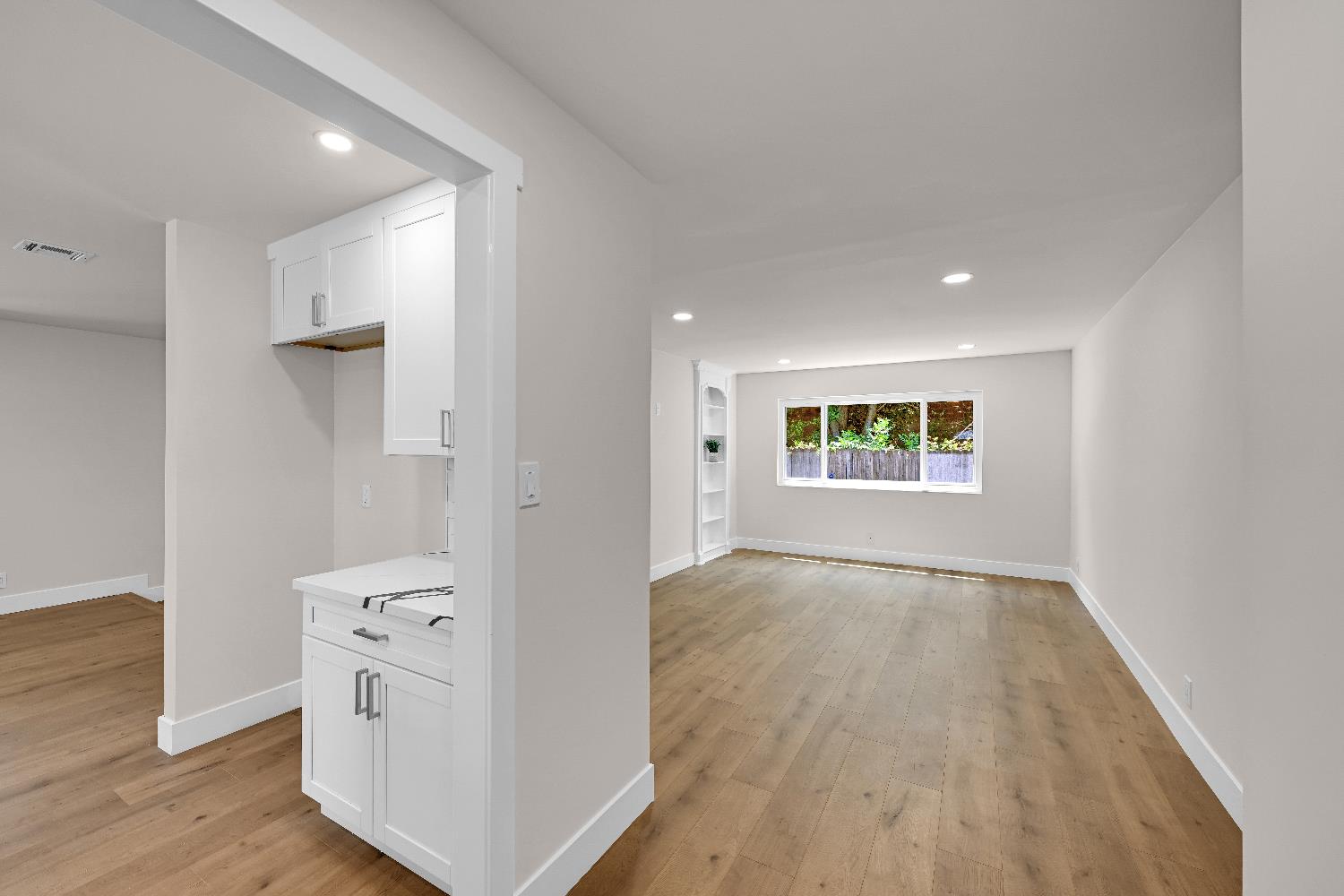 Detail Gallery Image 6 of 38 For 6608 Heatherwood Way, Sacramento,  CA 95831 - 3 Beds | 2 Baths