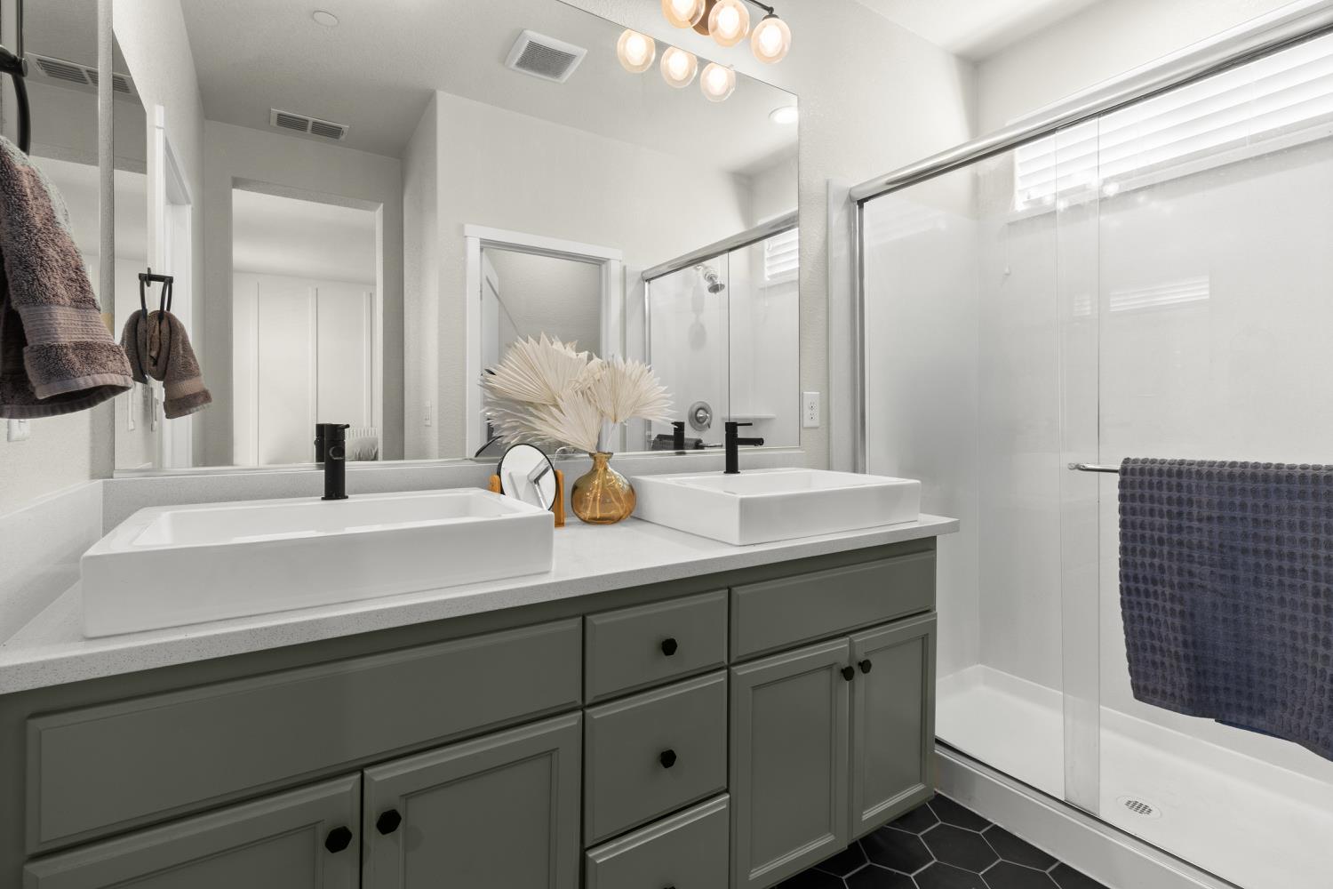Detail Gallery Image 17 of 28 For 3286 Owl Ct, West Sacramento,  CA 95691 - 3 Beds | 2/1 Baths