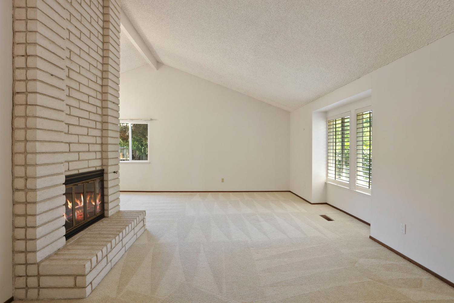 Detail Gallery Image 11 of 66 For 241 Charlemagne Way, Modesto,  CA 95350 - 4 Beds | 2 Baths