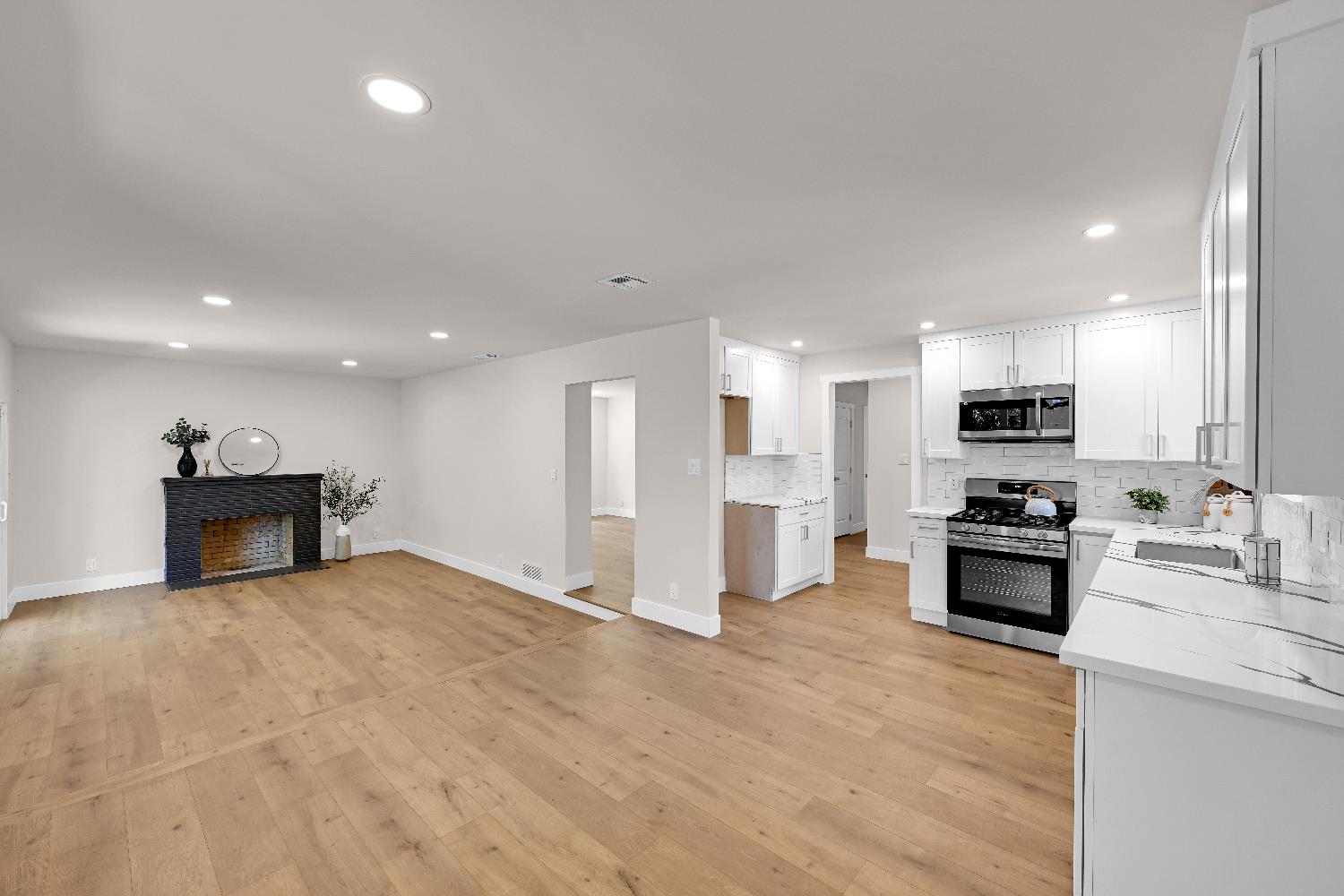 Detail Gallery Image 11 of 38 For 6608 Heatherwood Way, Sacramento,  CA 95831 - 3 Beds | 2 Baths