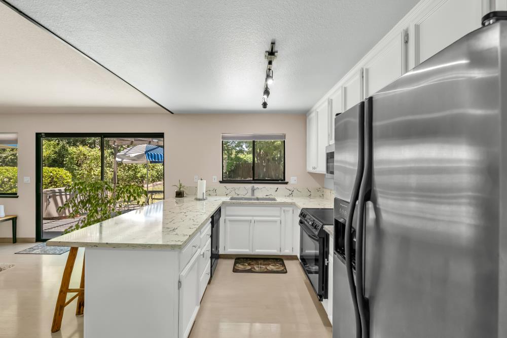 Detail Gallery Image 14 of 59 For 7527 Island Way, Sacramento,  CA 95831 - 3 Beds | 2 Baths