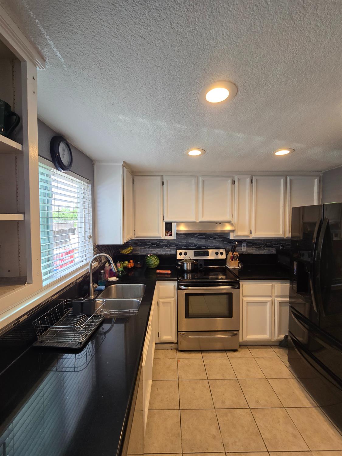 Detail Gallery Image 13 of 39 For 4631 Country Scene Way, Sacramento,  CA 95823 - 3 Beds | 2 Baths
