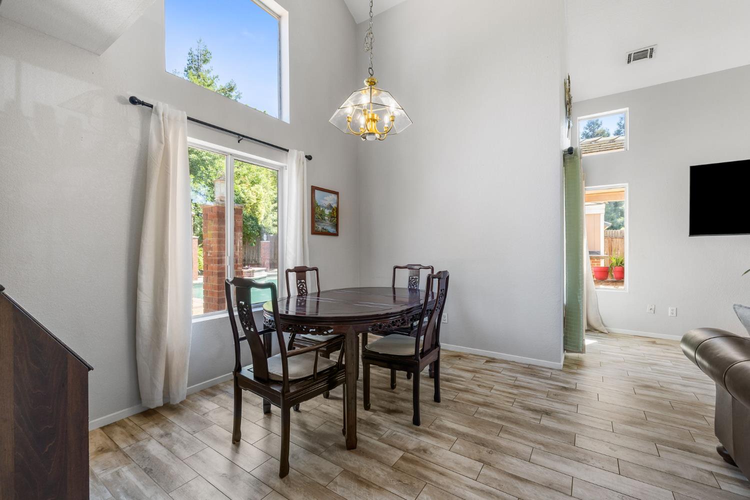 Detail Gallery Image 7 of 47 For 8347 Delta Sand, Elk Grove,  CA 95758 - 4 Beds | 2/1 Baths