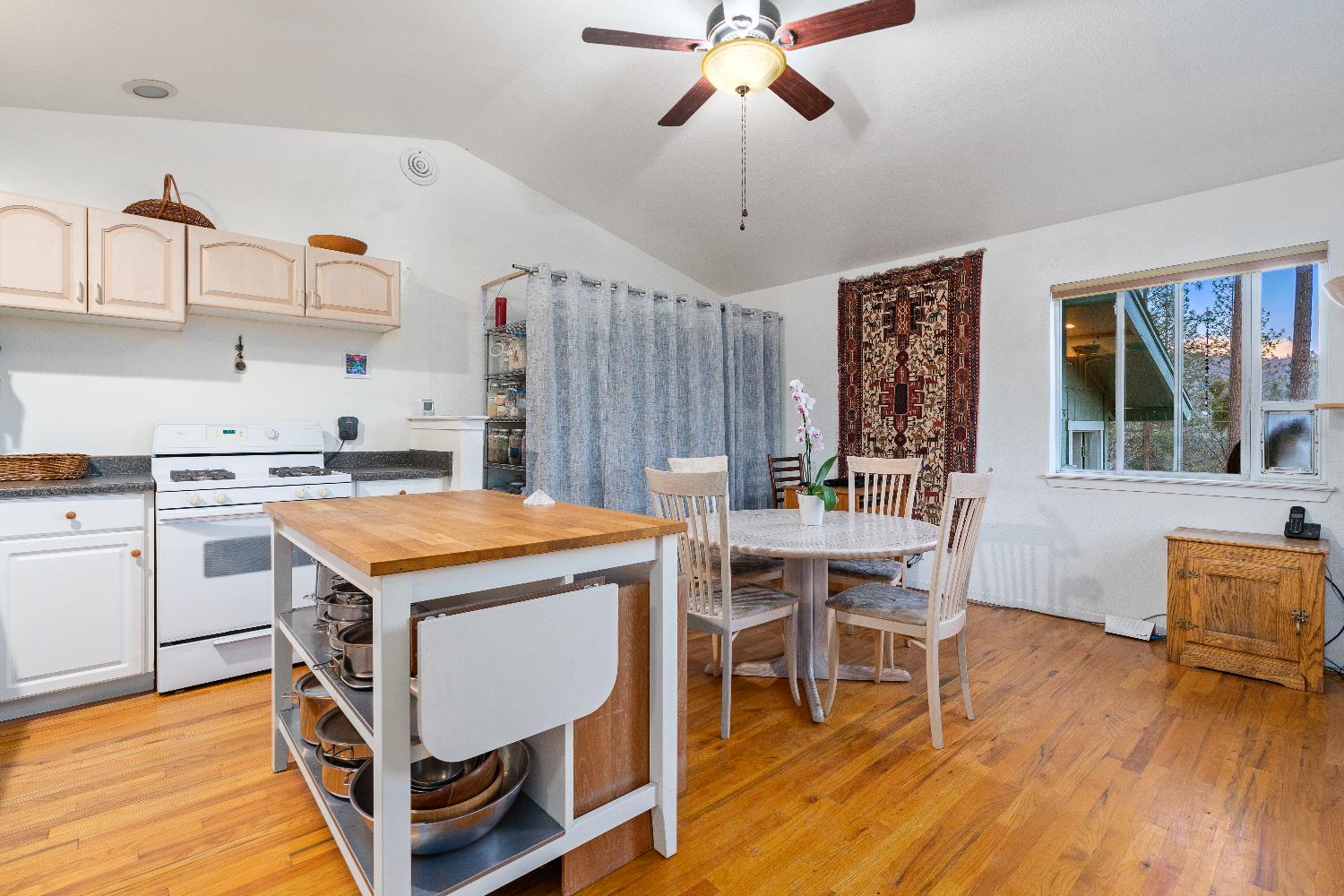 Detail Gallery Image 11 of 87 For 15528 Ca-49, Camptonville,  CA 95922 - 1 Beds | 2 Baths