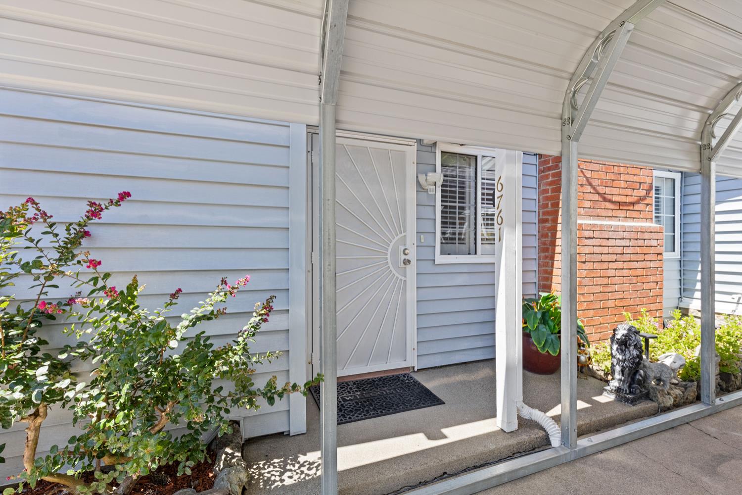 Detail Gallery Image 7 of 43 For 6761 Linda Sue Way, Fair Oaks,  CA 95628 - 3 Beds | 2 Baths