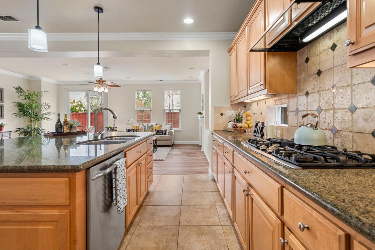 Detail Gallery Image 14 of 48 For 122 N Sierra Madre St, Tracy,  CA 95391 - 4 Beds | 3 Baths