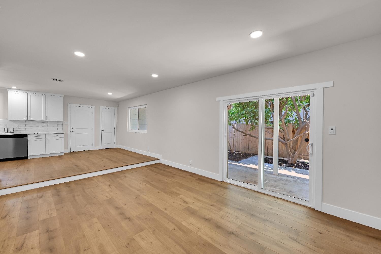 Detail Gallery Image 14 of 38 For 6608 Heatherwood Way, Sacramento,  CA 95831 - 3 Beds | 2 Baths