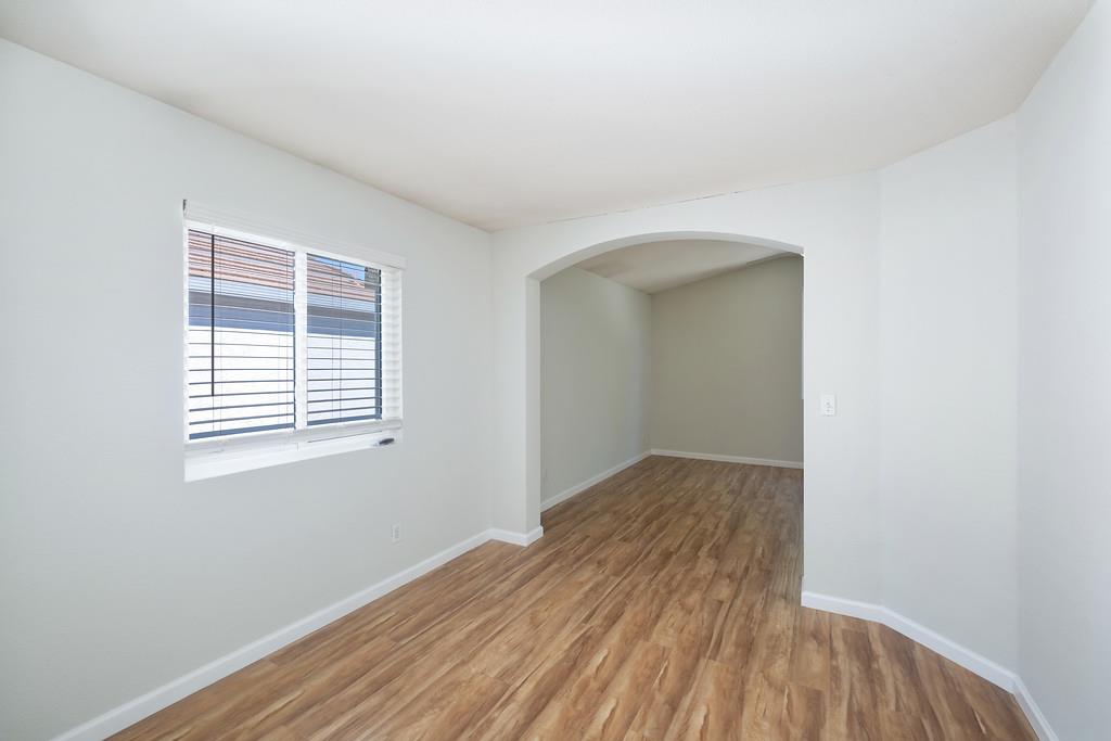 Detail Gallery Image 31 of 47 For 5512 Deepdale Way, Elk Grove,  CA 95758 - 4 Beds | 2/1 Baths
