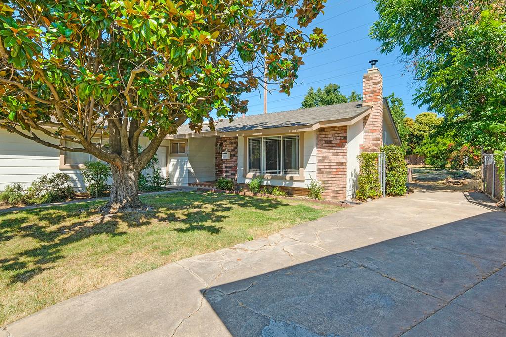 Detail Gallery Image 3 of 34 For 8105 Highwood Way, Orangevale,  CA 95662 - 3 Beds | 2 Baths