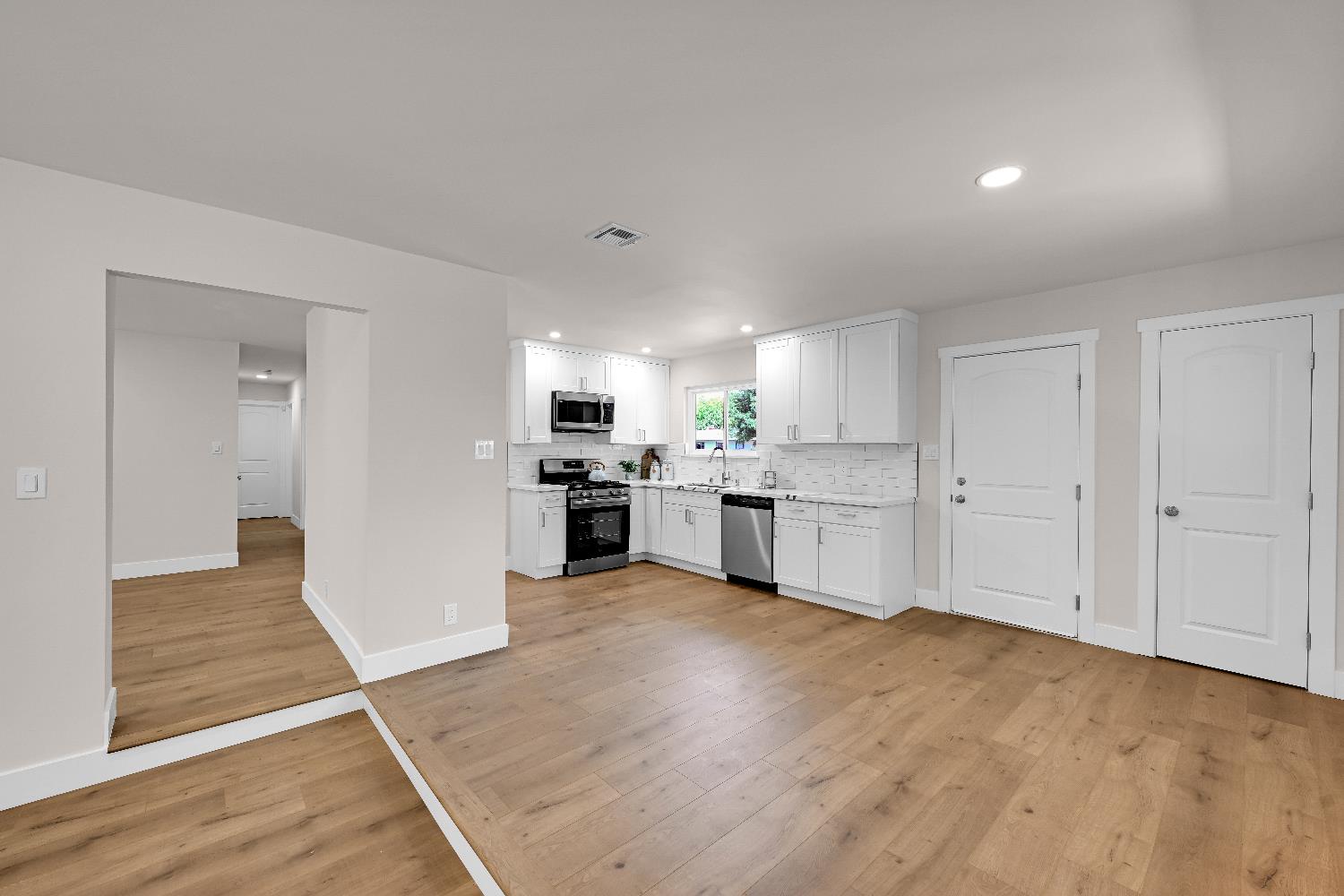 Detail Gallery Image 16 of 38 For 6608 Heatherwood Way, Sacramento,  CA 95831 - 3 Beds | 2 Baths