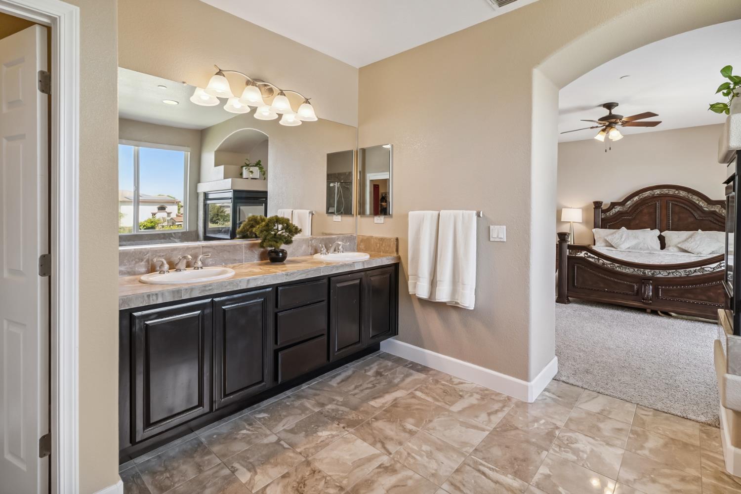 Detail Gallery Image 27 of 72 For 18400 Mandarin St, Woodland,  CA 95695 - 5 Beds | 4 Baths
