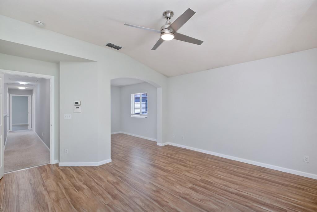 Detail Gallery Image 29 of 47 For 5512 Deepdale Way, Elk Grove,  CA 95758 - 4 Beds | 2/1 Baths