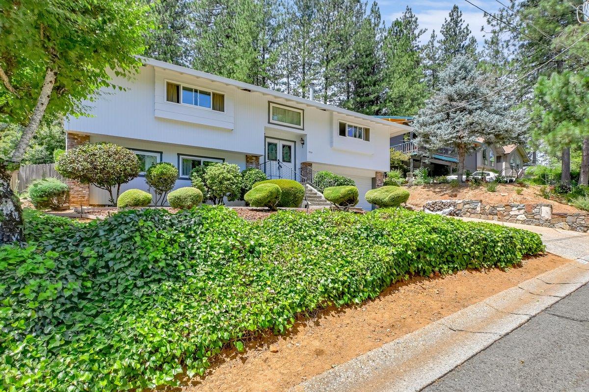 Detail Gallery Image 2 of 36 For 335 Rhode Island St, Grass Valley,  CA 95945 - 4 Beds | 2 Baths
