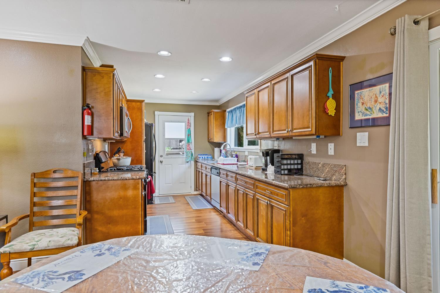 Detail Gallery Image 9 of 43 For 6761 Linda Sue Way, Fair Oaks,  CA 95628 - 3 Beds | 2 Baths
