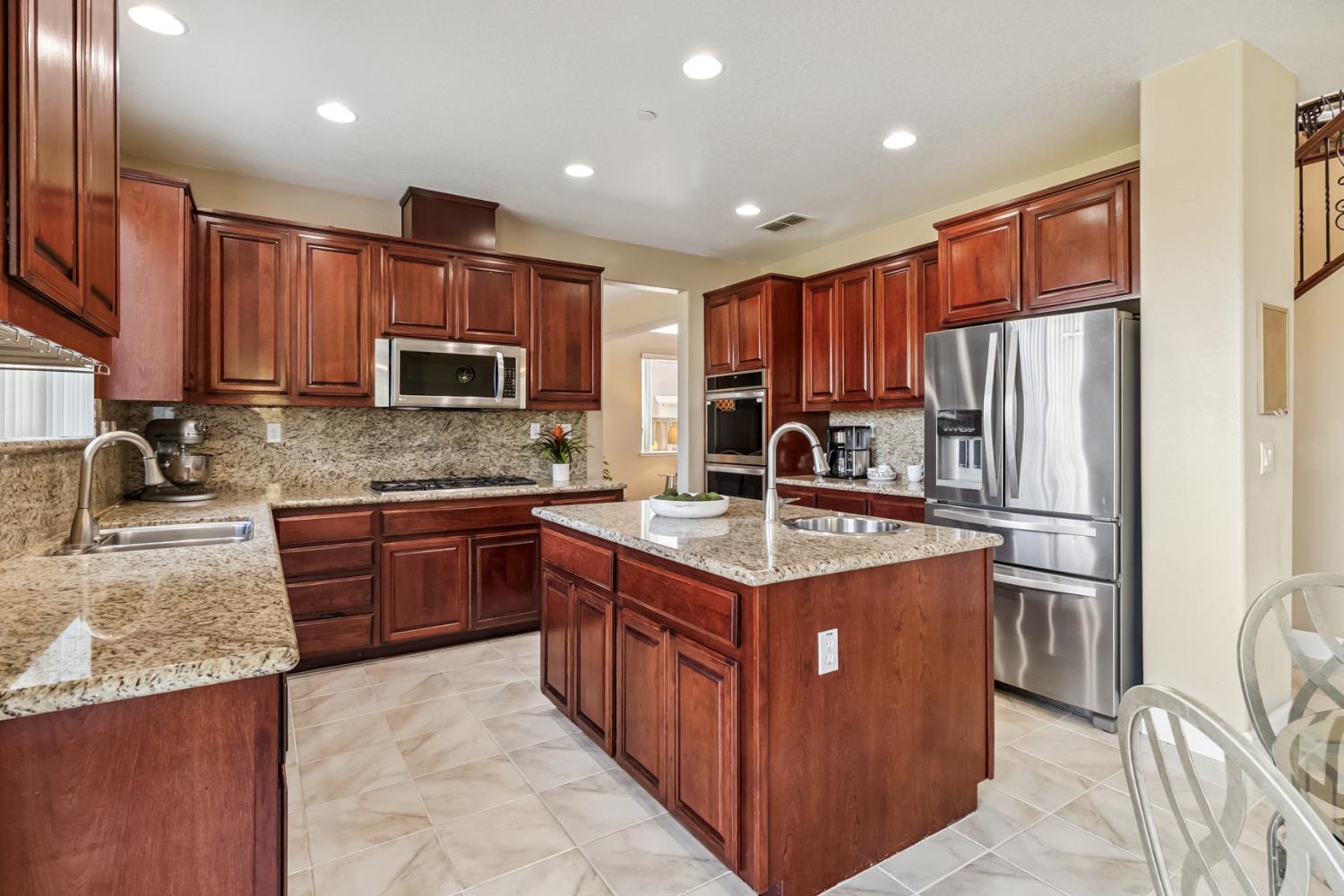 Detail Gallery Image 14 of 72 For 18400 Mandarin St, Woodland,  CA 95695 - 5 Beds | 4 Baths