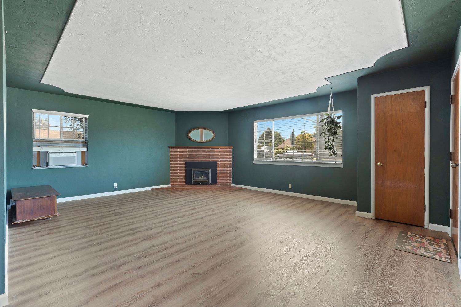 Detail Gallery Image 5 of 29 For 400 W G St, Oakdale,  CA 95361 - 3 Beds | 1 Baths