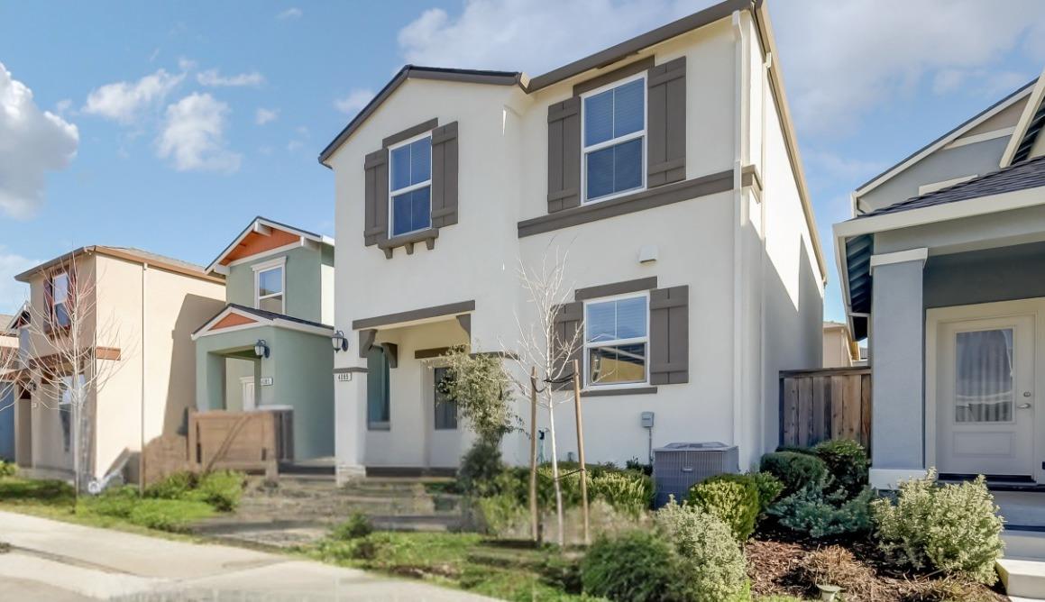 Detail Gallery Image 4 of 34 For 4089 Southampton St, West Sacramento,  CA 95691 - 3 Beds | 2/1 Baths