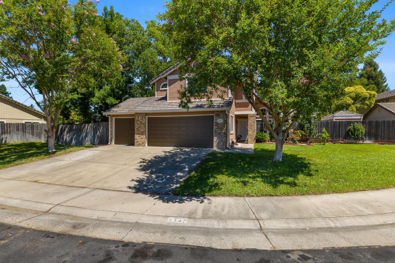Detail Gallery Image 2 of 47 For 8347 Delta Sand, Elk Grove,  CA 95758 - 4 Beds | 2/1 Baths