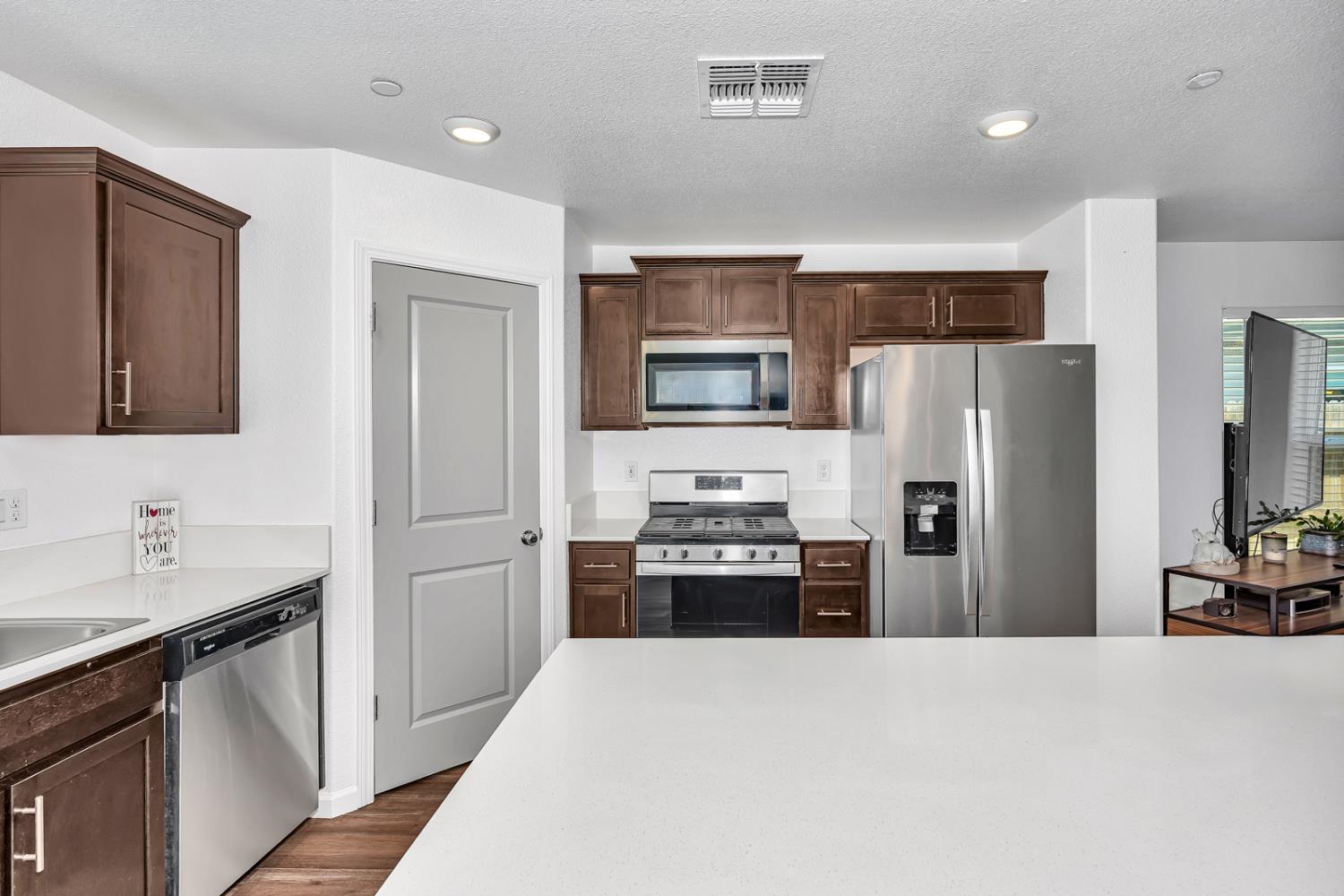 Detail Gallery Image 30 of 58 For 1807 Patricia Ct, Los Banos,  CA 93635 - 4 Beds | 3 Baths